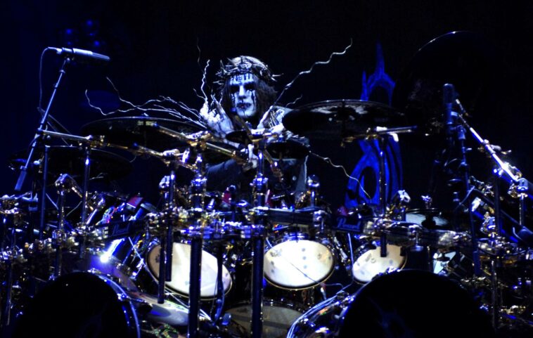 Joey Jordison desairado en el segmento In Memoriam de los Grammy