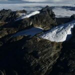 Keabadian yang terancam: Satu-satunya gletser tropis Indonesia diperkirakan cair tahun 2025