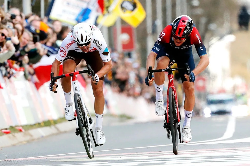 Kwiatkowski se adjudica una edición espectacular de la Amstel Gold Race
