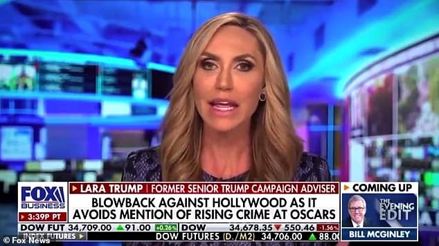 Durante un segmento de Fox Business el viernes, Lara Trump afirmó que Will Smith se salió con la suya al abofetear a Chris Rock el domingo pasado en los Oscar porque es una 'celebridad de Hollywood'.