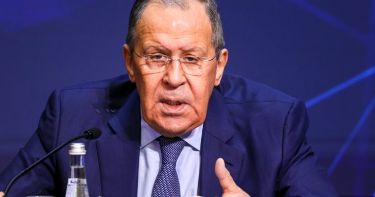 Lavrov advierte de riesgo "grave" de conflicto nuclear