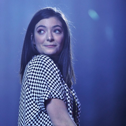Lorde explica por qué 'calló' a la audiencia durante el concierto