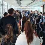 Los clientes se enfrentan al caos de viajes en el aeropuerto de Heathrow a medida que la escasez de personal pasa factura