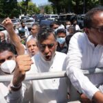 Los manifestantes se reúnen en Sri Lanka a pesar del toque de queda y las restricciones de las redes sociales