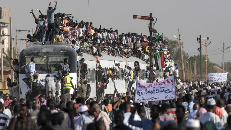 Los sudaneses planean manifestaciones masivas contra el golpe en el aniversario de la sentada