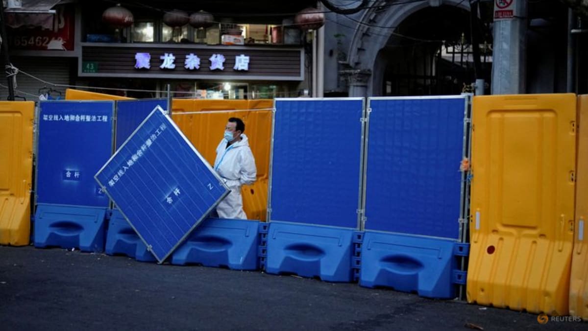 Más ciudades chinas endurecen los controles a medida que aumentan los casos de COVID-19 en Shanghái
