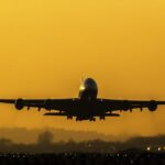 Pasajeros atrapados en largas colas en el aeropuerto de Heathrow
