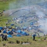 Policía peruana desaloja violentamente a activistas de mina Las Bambas