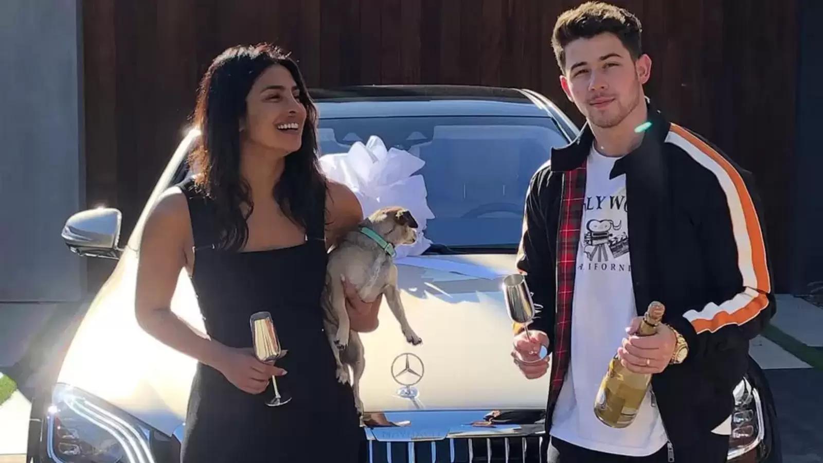  Priyanka Chopra, Nick Jonas tocan la canción de Alia Bhatt en su recorrido por Los Ángeles.  Ver video
