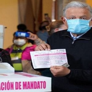 Referéndum en México para decidir la permanencia de AMLO en el cargo