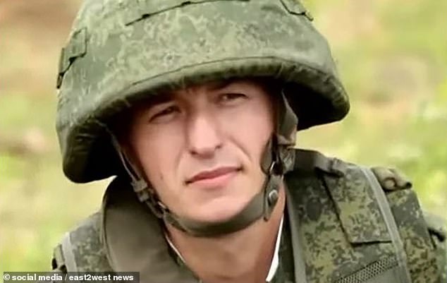 El teniente coronel Mezhuev, quien supuestamente era padre, murió en batalla en el este de Ucrania, según informes.