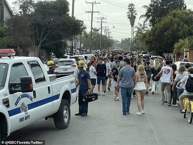 La policía de Santa Bárbara declaró un 'incidente con múltiples víctimas' en Isla Vista, donde se está llevando a cabo una estridente fiesta universitaria Spring Break Deltopia
