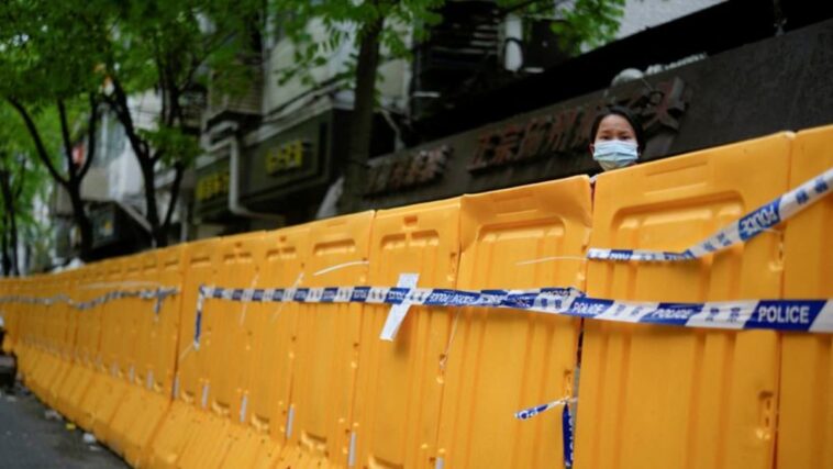 Shanghai convierte residencias en instalaciones de aislamiento de COVID-19, provocando protestas