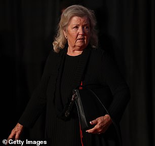 La ex administradora de la residencia de ancianos Juanita Broaddrick, quien acusó al ex presidente de los Estados Unidos Bill Clinton de violarla en 1978, bloqueó su cuenta de Twitter por violar la política de la plataforma relacionada con la información de Covid.