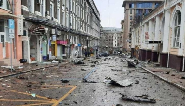 Veintisiete ataques en áreas residenciales de Kharkiv lanzados anoche