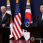 (AMPLIACIÓN) Yoon y Biden acuerdan ampliar los ejercicios militares conjuntos para hacer frente a las amenazas de Corea del Norte