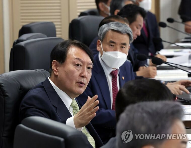(AMPLIACIÓN) Corea del Sur condena enérgicamente los lanzamientos de misiles NK mientras Yoon afirma la disuasión extendida de EE. UU.