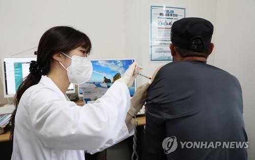 (AMPLIACIÓN) Nuevos casos de COVID-19 en Corea del Sur por debajo de 20,000 a medida que la pandemia se desacelera