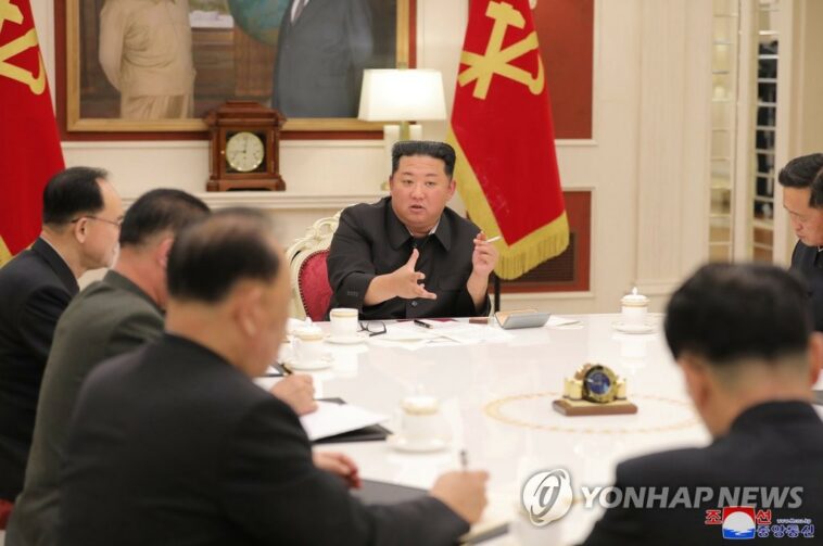 (AMPLIACIÓN) El líder de NK critica el problema en la respuesta temprana a la crisis de COVID-19 en una reunión clave del politburó: medios estatales