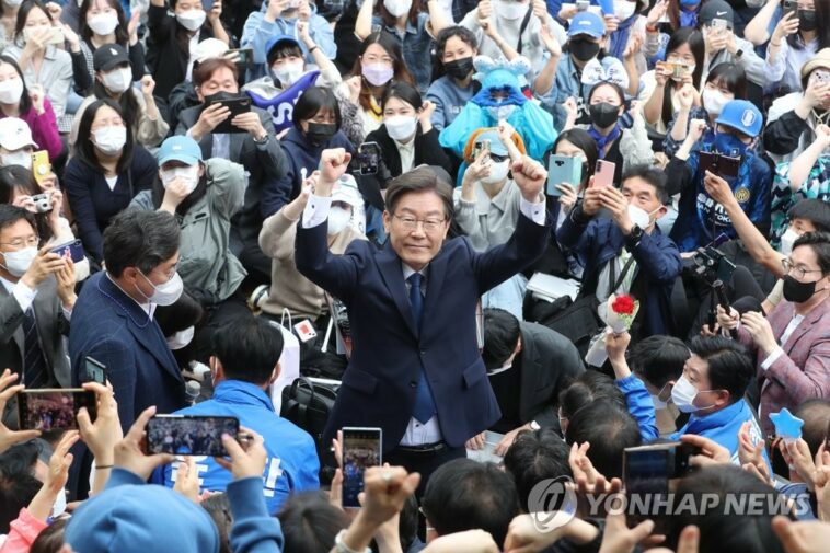 (AMPLIACIÓN) Lee Jae-myung declara su candidatura para un escaño parlamentario en Incheon