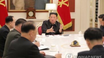 (AMPLIACIÓN) Líder de NK critica problema en respuesta temprana a crisis de COVID-19 en reunión clave del politburó: medios estatales