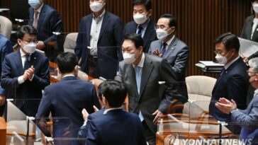(AMPLIACIÓN) Yoon pide a los partidos gobernantes y de oposición que aprueben al candidato a primer ministro