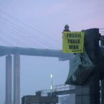Activistas de Greenpeace arrestados tras bloquear petrolero ruso en el Támesis