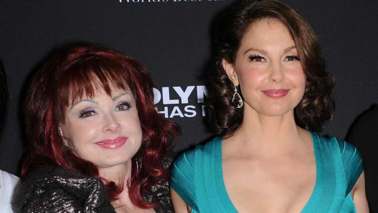 Ashley Judd confirma que su madre Naomi Judd murió de una herida de bala autoinfligida