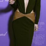 Guau: Bella Hadid y Cara Delevingne optaron por conjuntos góticos cuando asistieron a la cena del 75 aniversario de Cannes repleta de estrellas el martes