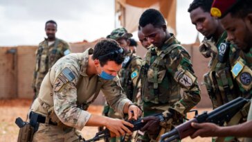 Biden aprueba presencia militar estadounidense 'pequeña y persistente' en Somalia