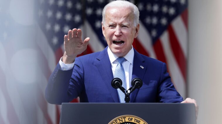 Biden pide a los estados que usen dinero federal para más policías y programas de salud mental para combatir el crimen