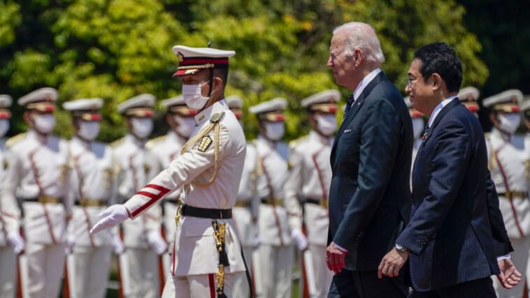Biden se reúne con el emperador japonés al comienzo de la visita para lanzar el plan económico regional