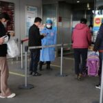 China ve caída de gastos y viajes durante feriado del Día del Trabajo golpeado por COVID-19