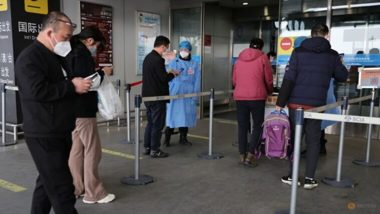 China ve caída de gastos y viajes durante feriado del Día del Trabajo golpeado por COVID-19