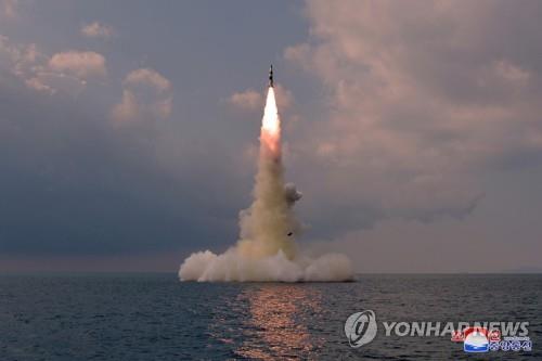 Corea del Norte reparó un submarino con capacidad para misiles antes de usarlo en el último lanzamiento de SLBM: fuentes