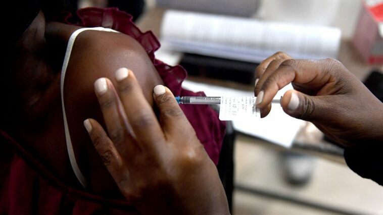 Covid-19: Namibia podría destruir otras 330 000 dosis de vacunas para octubre