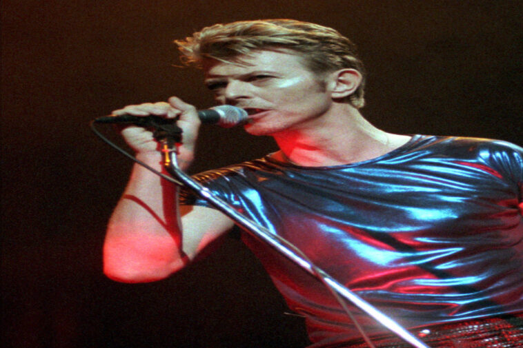 David Bowie reflexiona sobre la vida a través de imágenes raras en el tráiler del documental 'Moonage Daydream'