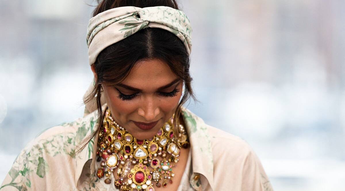  Deepika Padukone deslumbra con camisa de seda Mysore, collar Maharani deconstruido en Cannes 2022;  ver fotos
