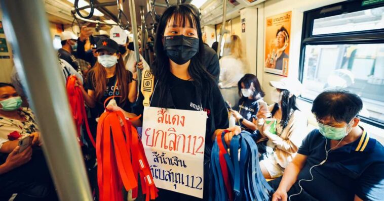 'Destrozando el palacio': las mujeres jóvenes aceptan el llamado a la reforma de Tailandia