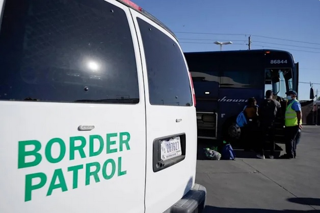 Detienen a 18 personas en casa clandestina cerca de la frontera entre México y Estados Unidos