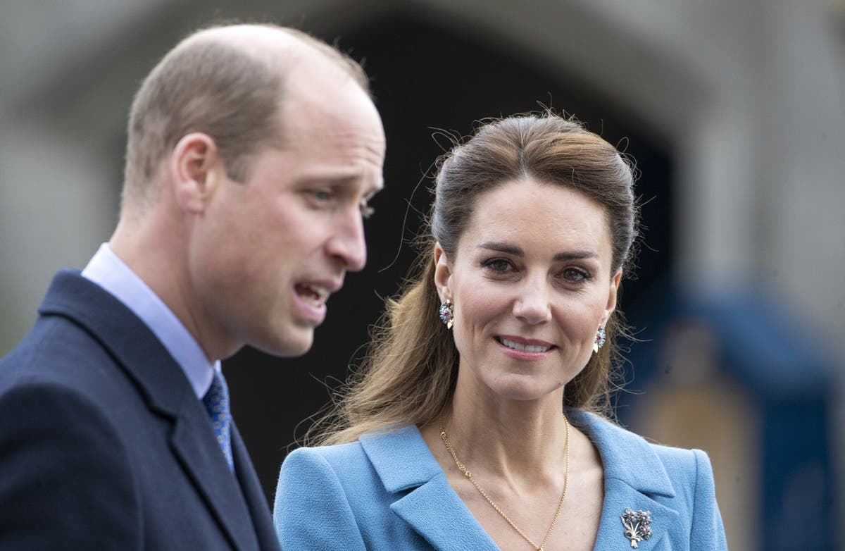 Duque y duquesa de Cambridge inician visita de dos días a Escocia
