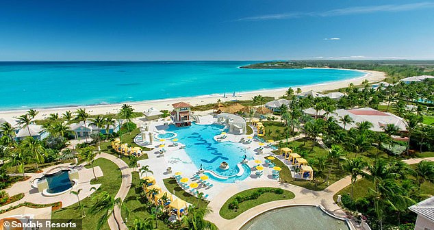 Dos hombres y una mujer han muerto en el lujoso resort Sandals en Exuma, en las Bahamas (en la foto).  Otra mujer, esposa de uno de los fallecidos, se enfermó y desde entonces ha sido trasladada en avión a un hospital en Florida.