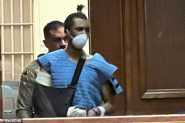 Isaiah Lee, de 23 años, es visto en la corte en Los Ángeles luego de su ataque a Dave Chappelle