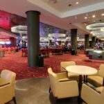 El cajero del casino de Londres gana una compensación de £ 74,000 después de ser excluido de las bebidas del trabajo