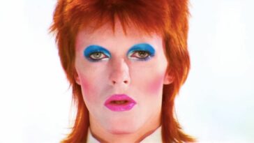 El cineasta de documentales de David Bowie dice que su corazón se detuvo 'por un par de minutos' mientras trabajaba en Moonage Daydream
