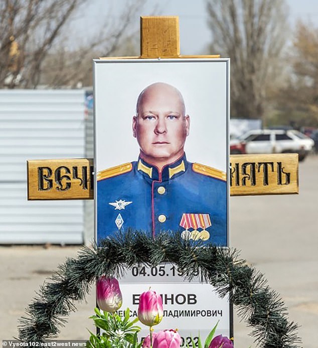 El coronel número 40 de Putin en morir en Ucrania se confirma hoy cuando Vladimir celebra el Día de la Victoria en Moscú