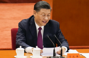 El presidente chino, Xi Jinping, asiste a un evento el 8 de abril de 2022 en el Gran Salón del Pueblo en Beijing.  (Kiodo)