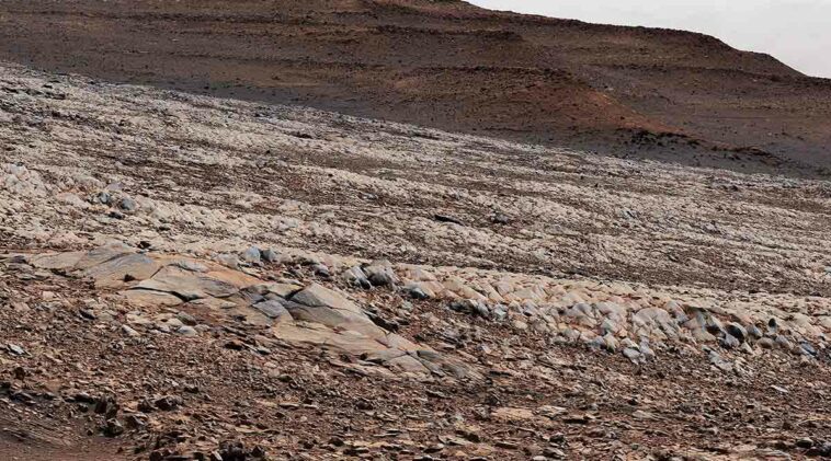 El examen del meteorito de Marte revela una exposición limitada al agua