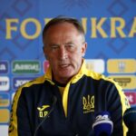 El seleccionador de Ucrania, Oleksandr Petrakov, cree que se debería prohibir el fútbol a Rusia durante al menos cinco años tras la invasión de su país.