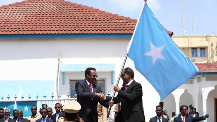 El nuevo presidente electo de Somalia asume el cargo